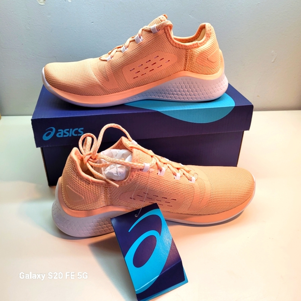 ASICS Women's FUZETORA Running Sneakers Size 6.5 Apricot /White T883N-9595